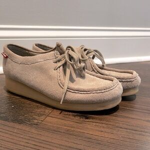 Women’s Clarks Wallabee size 8